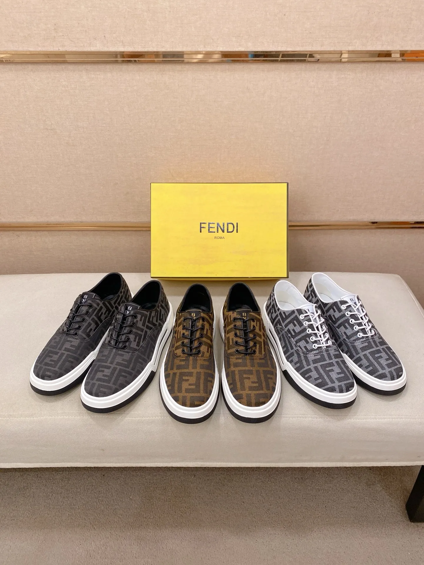 Men's shoes 💰 420💰 (FENDI) New high-top 👊🏻 upper 🇮🇹 imported cowhide fabric 🇩🇪 lining imported sheepskin lining. The original outsole is molded to highlight the identity of every man, and the upper foot is stable and stable🚶🏻🚶🏻The high-end custom counters reproduce the original version📯No matter the wind or rain, the shoe last remains unchanged and can withstand the verification of time🔍️,🔵 Size: 38-44 (45 is custom-made and cannot be returned or exchanged